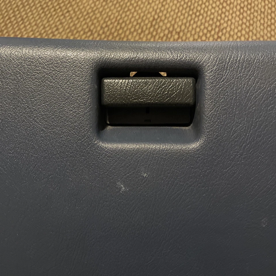 Mitsubishi Expo LVR 1992-1994 guantera compartimento montaje almacenamiento azul OEM Foto 2 de 4