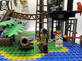 LEGO Pirates: Forbidden Island (6270) Complete w/  rough instructions 