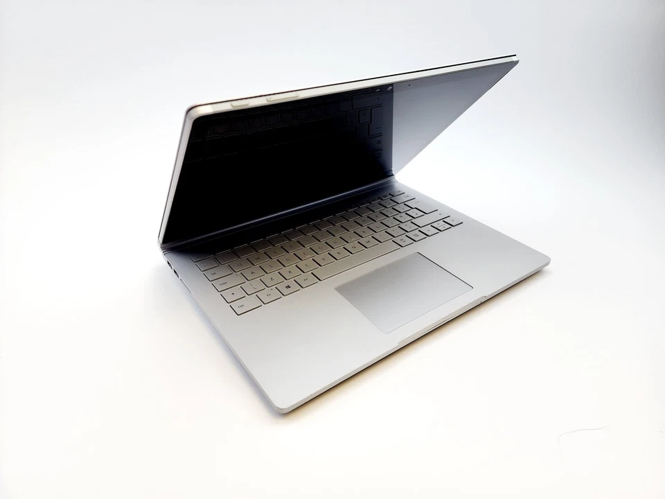 Microsoft Surface Book 2 13.5" Intel i7 8th Gen 8GB RAM 256GB SSD Silver Grade C - Image 2 of 4