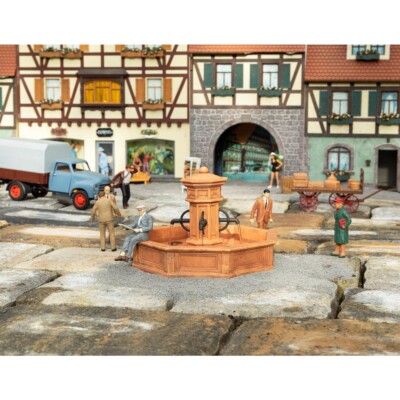 Pola G 333154 - Marktbrunnen  Bausatz   Sonderangebot    Neuware