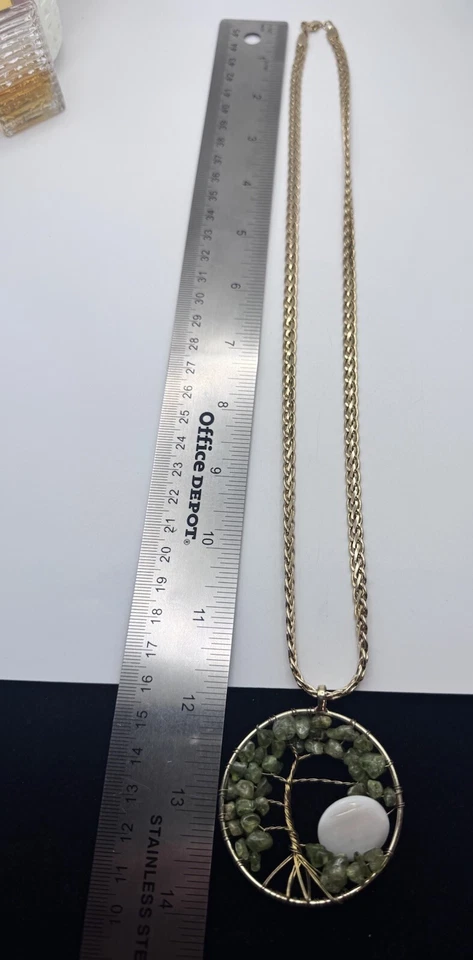 Ожерелье с подвеской в виде дерева жизни с чипсами из полудрагоценных камней золотистый цвет 28 дюймов - Изображение 4 из 4