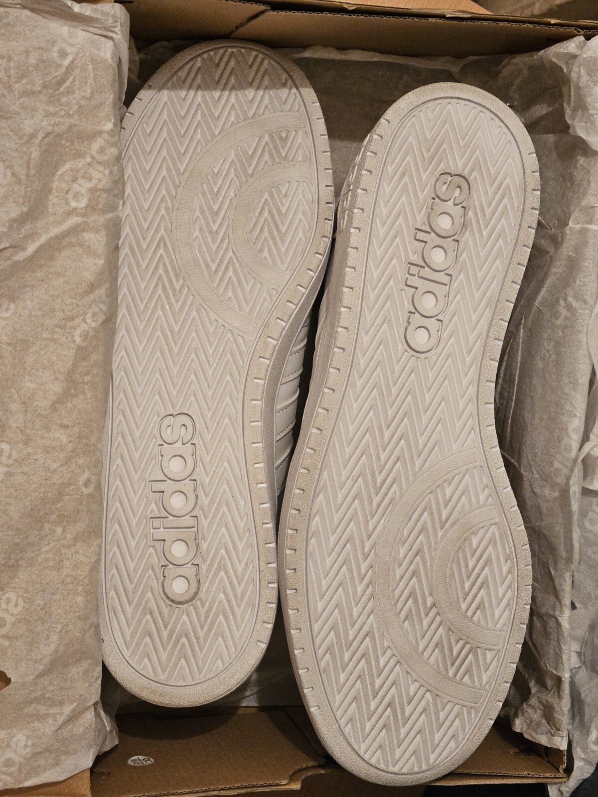 SAOLA NUOVE scarpe da basket Adidas Hoops 2.0 DB1085 bianche da uomo taglia 12 (US)