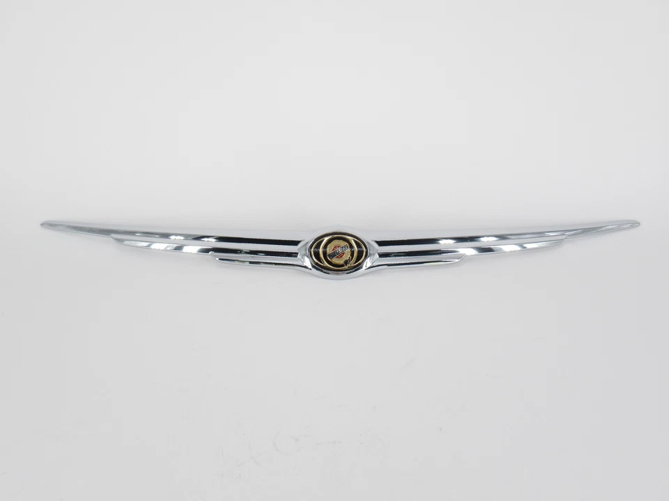 Original Mopar Chrysler 1BJ09401AB emblema medallón con alas delanteras 04-08 Crossfire Foto 3 de 4