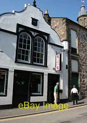 Foto 6x4 Red Lion Inn Forres Die Figur an der Tür ist mein Gastgeber gerade o c2008