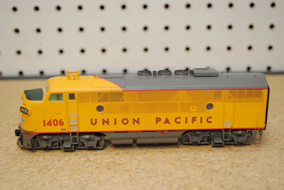 InterMountain Union Pacific Railroad HO Diesel Locomotive Model