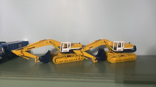 JOAL Komatsu PC400LC Escavatore in 1/32 con cingoli in metallo