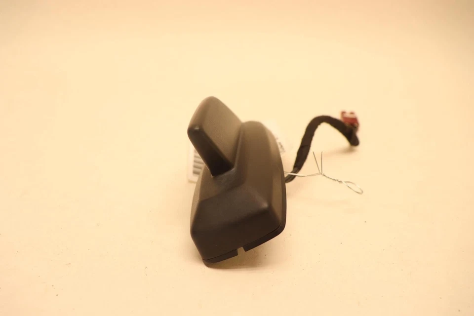 2014-2015 CHEVY SILVERADO 1500 ANTENA DE RÁDIO BARBATANA DE TUBARÃO MONTADA NO TETO FABRICANTE DE EQUIPAMENTO ORIGINAL - Imagem 3 de 4