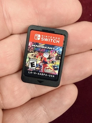 Mario Kart 8 Deluxe (Nintendo Switch, 2017) Authentic Game Cartridge Only