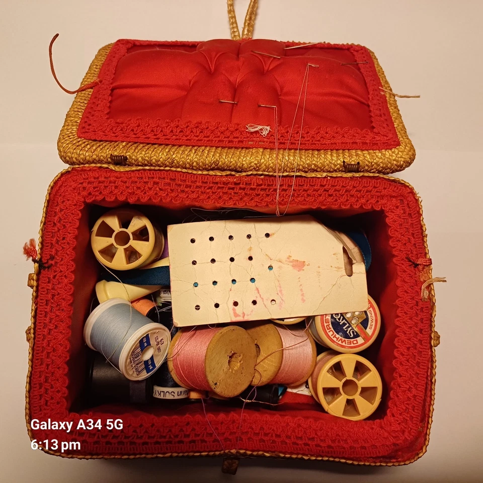 Vintage Raffia Wicker Floral Pattern Sewing  Box, 18 X 13 X 10 cm - Image 3 of 4