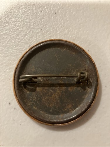 Vintage 1932 New York Resident Hunting, Trapping & Fishing License Pinback/Badge - Picture 2 of 2