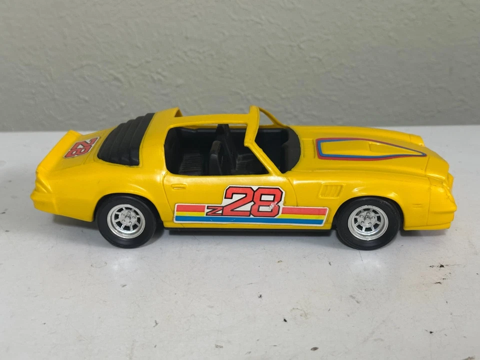 TESTOR TOYS 1978 CHEVY CAMARO Z28 VINTAGE AMARILLO 10" COCHE DE PLÁSTICO ¡EXCELENTE ESTADO! Foto 4 de 4