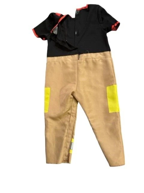 Mono de bombero Target con sombrero y disfraz de camión de bomberos portátil "I Want To Be" Foto 3 de 4