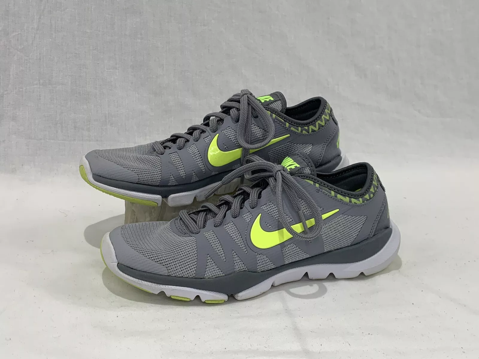 Chaussures de course Nike Flex Supreme TR3 gris pour femmes taille 6