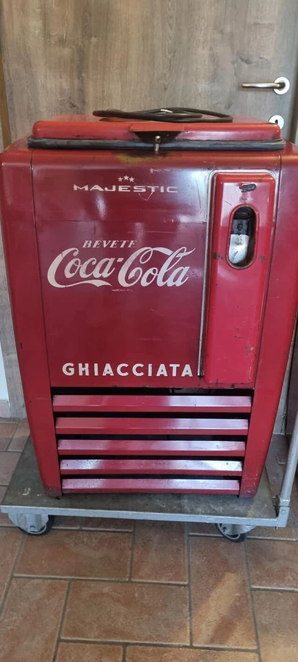 GHIACCIAIA POZZETTO COCA COLA COCACOLA FRIGO FRIGORIFERO MAJESTIC ANNI 60 FUNZIO - Immagine 4 di 4