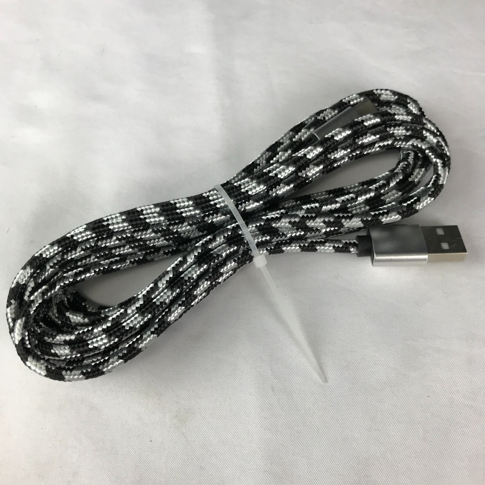 6ft USB to USB C Fast Charging Cable in Black & White-image