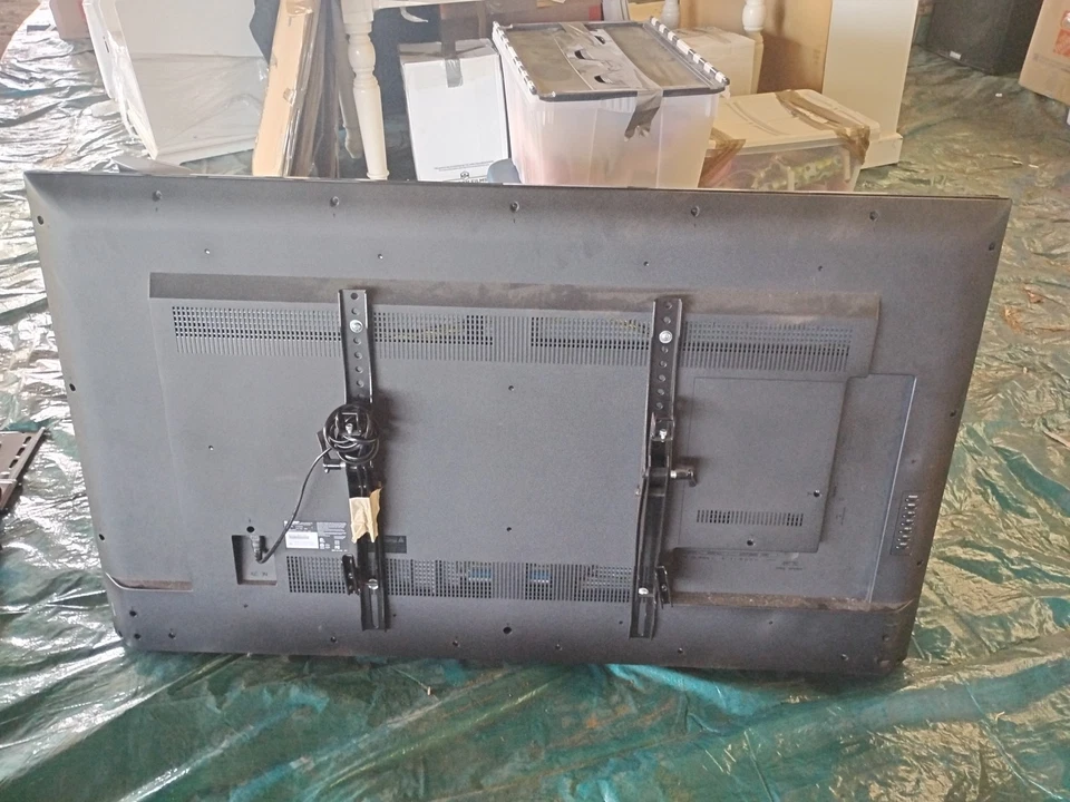 Sharp LC-80LE661U Aquos HD 80" LED TV - Black - Image 2 of 3