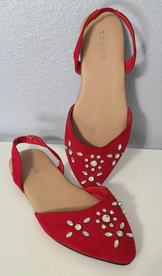 Sapatilhas Torrid Red Slingback enfeitadas tamanho 8.5 camurça strass biqueira fechada - Imagem 4 de 4