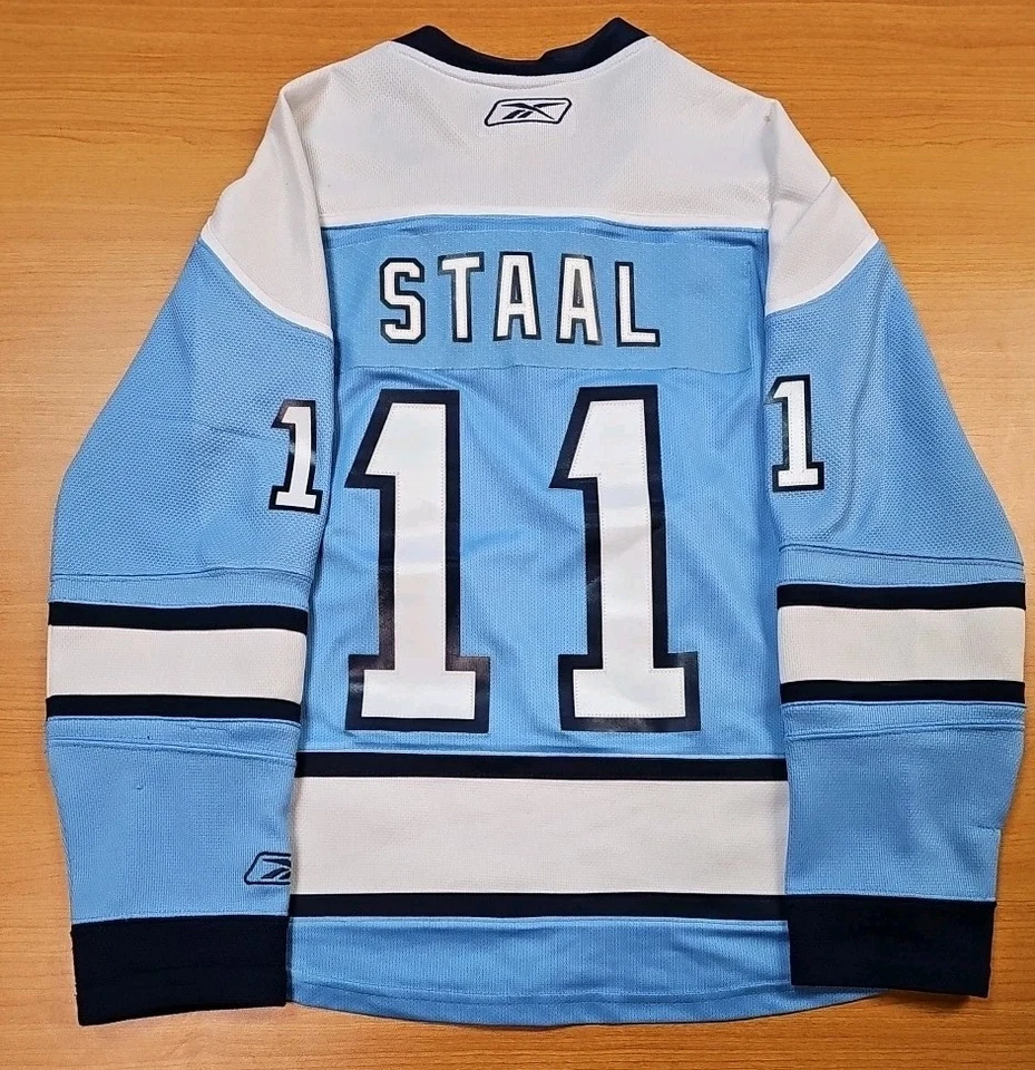 Pittsburgh Penguins Invierno Clásico Jordan Staal Mujer Pequeño Foto 2 de 4