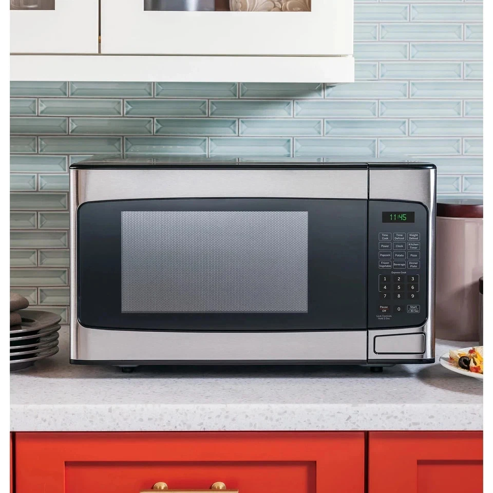 GE 1.1 cu. ft. Capacity Countertop Microwave Oven - Image 2 of 4