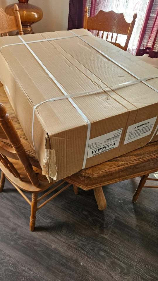 Cuna lateral plegable infantil Whitney Bros con riel para dentición y colchón, vista clara nueva Foto 2 de 4