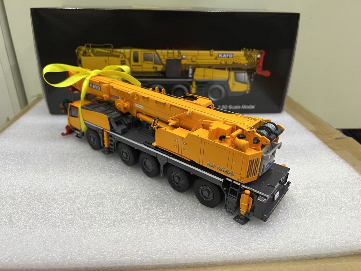 1/50 KATO KA-1300R Automobile Crane Engineering Mechanical