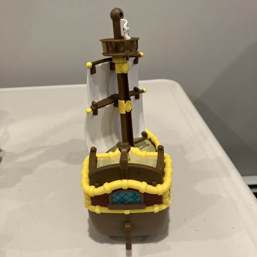 Disney Jake and the Neverland Pirates Mini Bucky Treasure Shipwreck Playset - Picture 4 of 12
