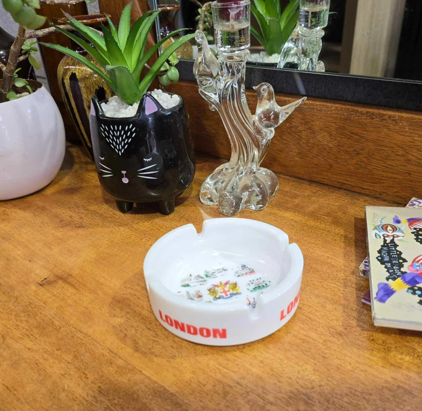 The Great LONDON Ashtray Round 11cm White Milky Glass 1980's Ash Tray  GOSFORD