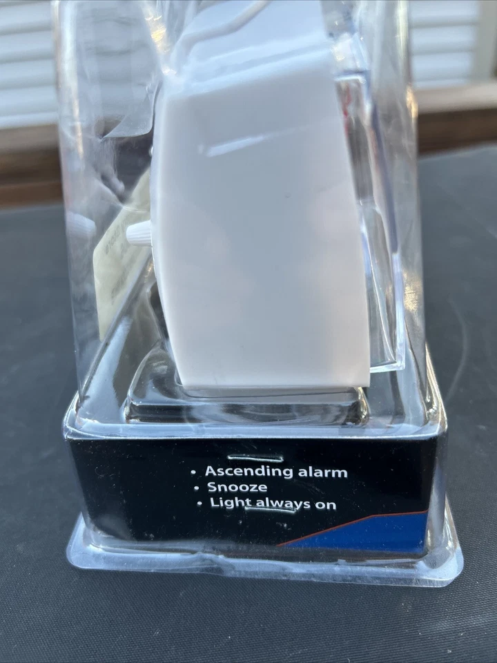 La Crosse Technology Equity Electric Quartz Alarm Clock 33100. Made In 2004 - Image 4 of 4