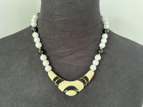 Vintage Enamel Cloisonné Necklace Boomerang Pendant Black & White Beads - Picture 2 of 5