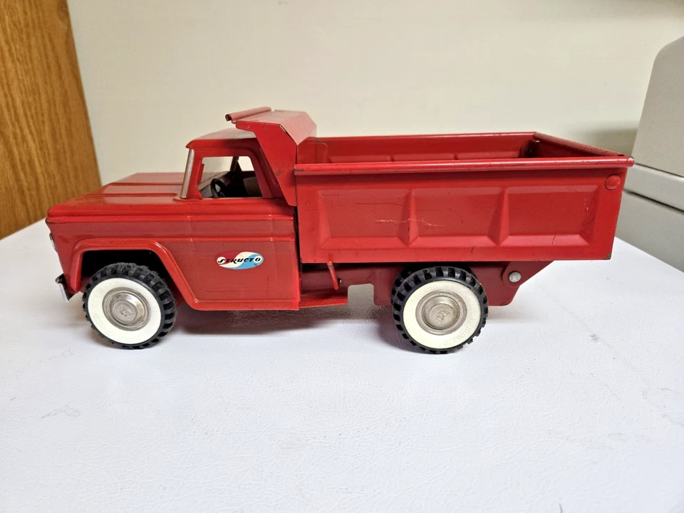 Vintage 1960's Structo Dump Truck - Pressed Steel - ALL ORIGINAL & EXCELLENT - Image 2 of 4