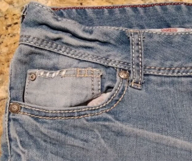 Pantalones cortos de mezclilla azul con bolsillos con solapa de corte desgastados talla 7 de amatista para mujer Foto 3 de 4