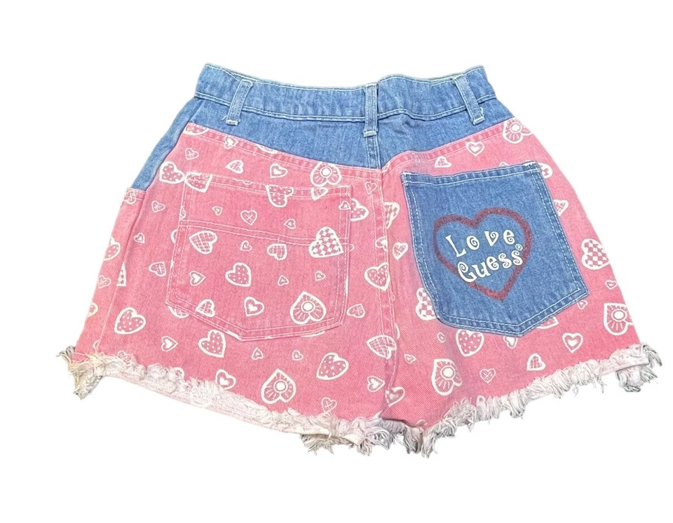 Shorts jeans vintage anos 90 Guess Kids corações rosa meninas jovens tamanho 14 feito nos EUA - Imagem 3 de 4