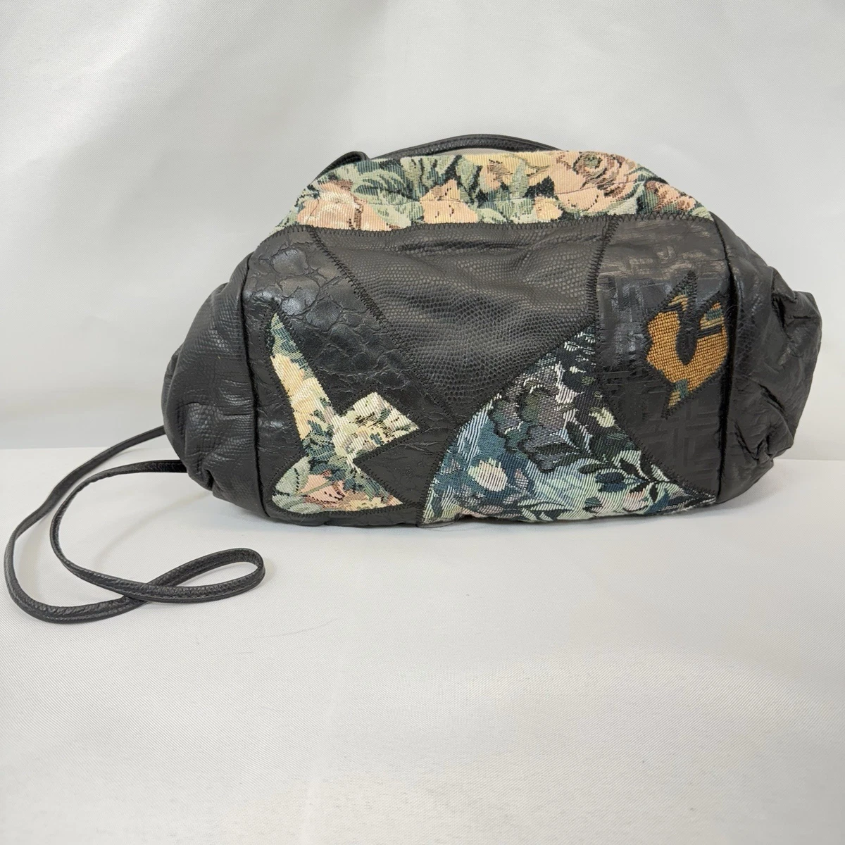 Tapestry Messenger & Cross Body Vintage Bags, Handbags  display picture 1