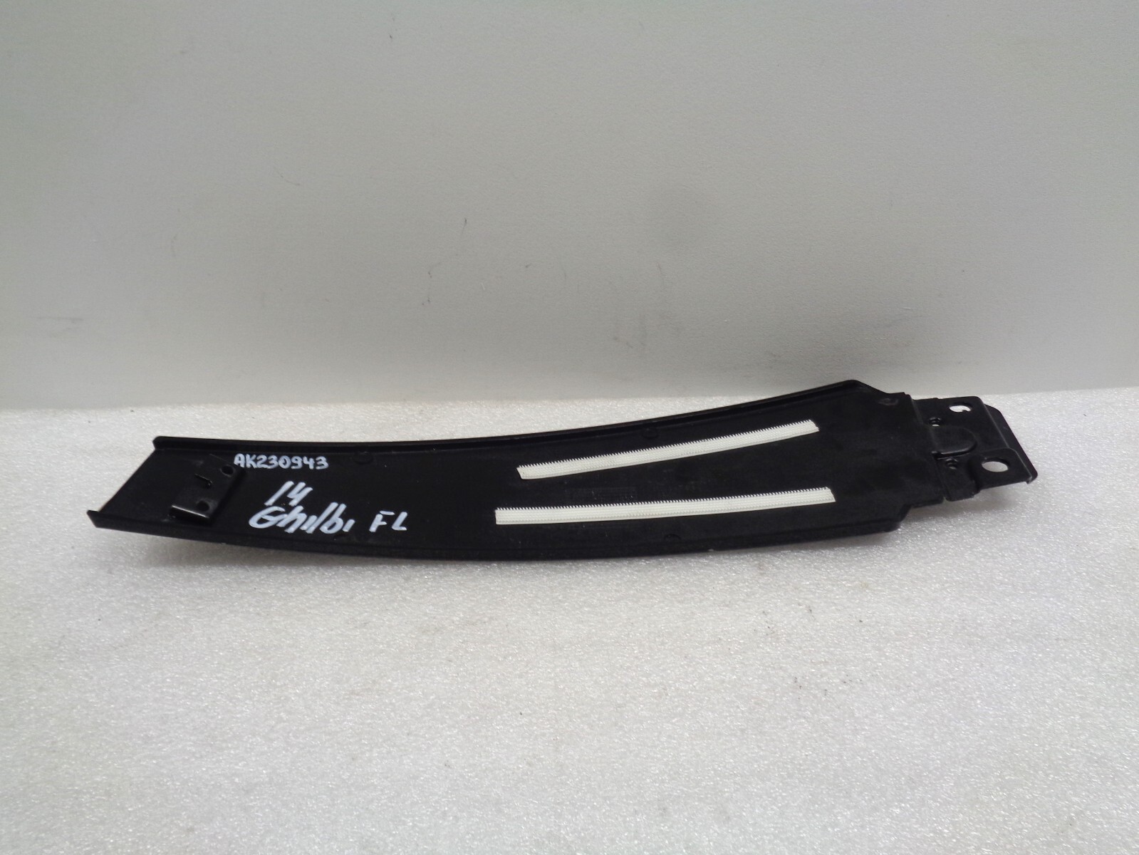 14-17 Maserati Ghibli Front Left Driver Door Exterior Pillar Black OEM AK230943