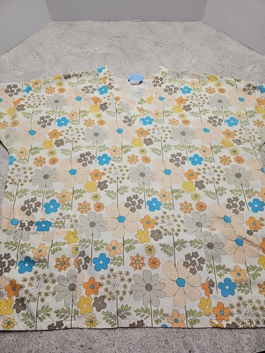 HQ Scrubs Women's Cream Colored Floral Print Scrub Top Size Unknown