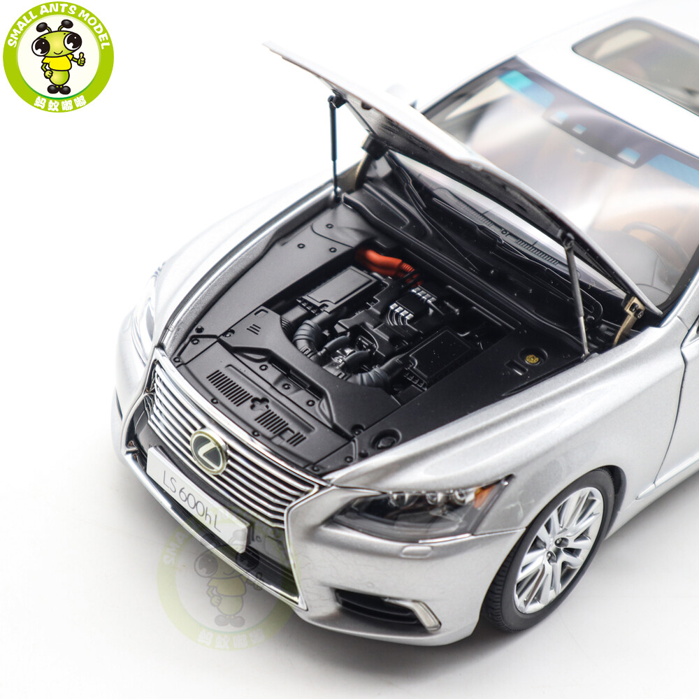 1/18 AUTOart 78841 Lexus LS600hL Sonic Silver Diecast Model