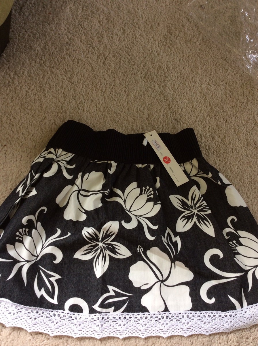 トミー NWT Cutest Black & White Floral Lace Trimmed Denim Mini By Mingle