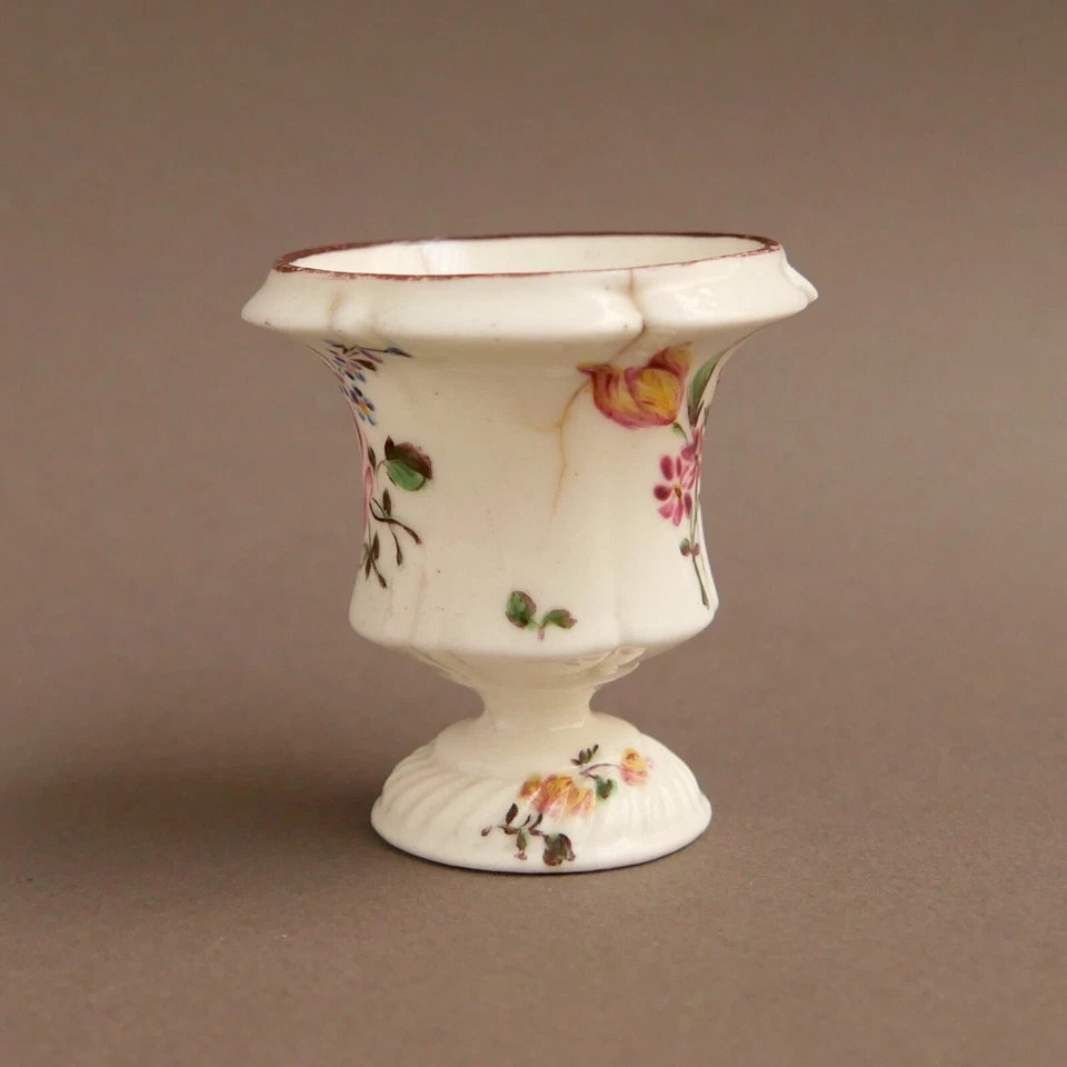 Vase Miniature - Médicis - Porcelaine tendre - Mennecy - XVIIIe Siecle - Photo 3/4