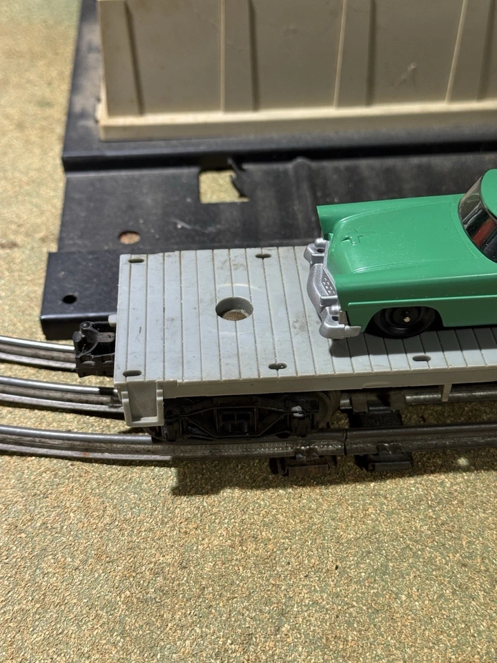 RARE POSTWAR LIONEL 6406-30 GRAY FLAT CAR W/ GREEN AUTO GRAY BUMPER 6406 REPLICA - Image 2 of 4