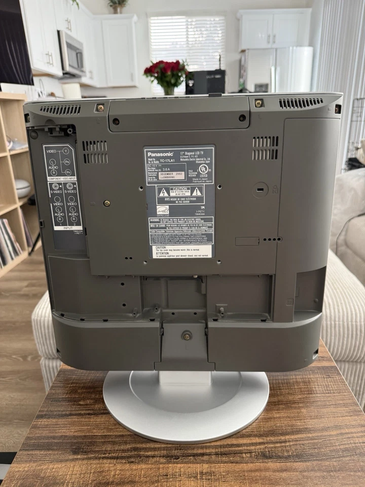 Panasonic Retro 4:3 LCD TV with Remote - TC-17LA1 - Image 3 of 4