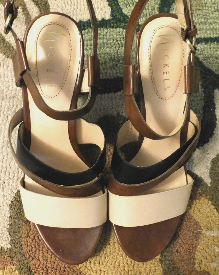 Nickels Jaclyn Sandalia Tiras Punta Abierta 4" Tacones 6.5 Marrón Taupe Negro Usado en Excelente Condición Elegante Foto 3 de 4