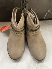 Girls Fashion Boot Size 10 Tan Side Zip With Decorate Wraps Wonder Nation