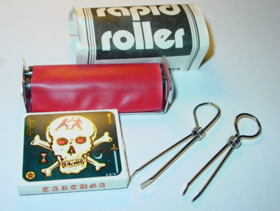 CIGARETTE ROLLER KIT VINTAGE 1970's w/PAPERS & 2 ROACH CLIP KEY CHAIN Set  #2