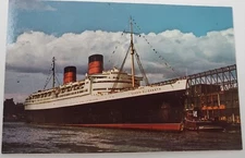 New York, NY Queen Elizabeth Luxury Liner Final Leaving Harbor 1968 Postcard q25