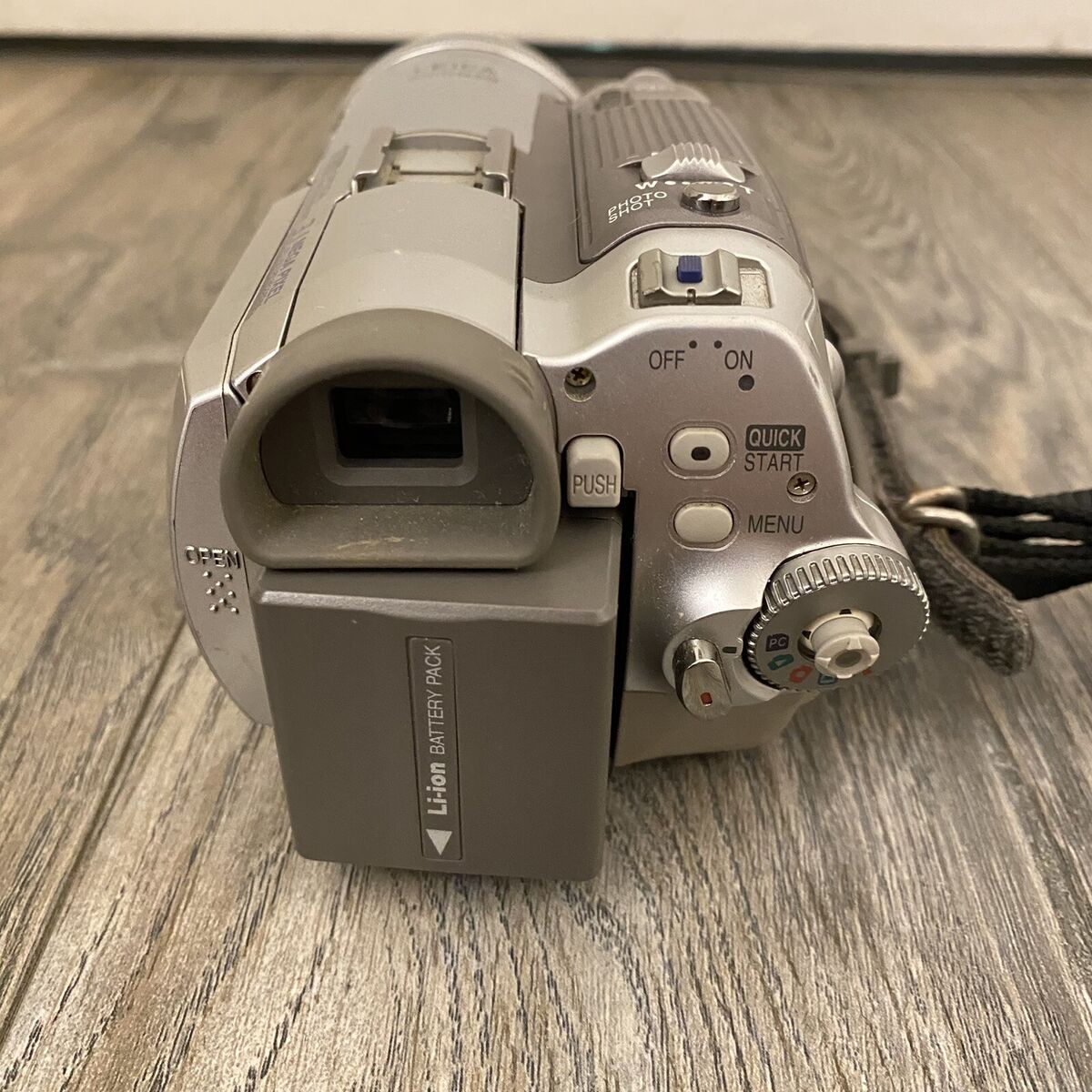 Panasonic NV-GS250 Silver Camcorder MiniDV Digital Video Panasonic NV-GS250 Silver Camcorder MiniDV Digital Video