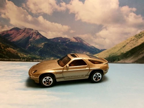 83 PORSCHE 928S   2026 Hot Wheels Muscle Mania Series   Bronze  (Dollar General)