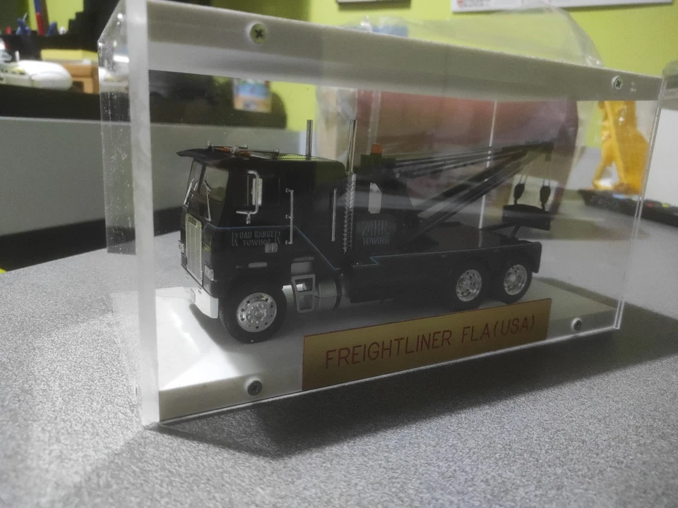 camion americani 1/43 con Vetrinetta in plexiglass e targhetta incisa - Immagine 2 di 4