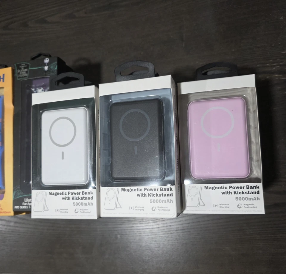 Lot of 78 Pieces! (iPhone Cases, Magnetic Batteries, Watchband for Apple Watch) - Image 3 of 4