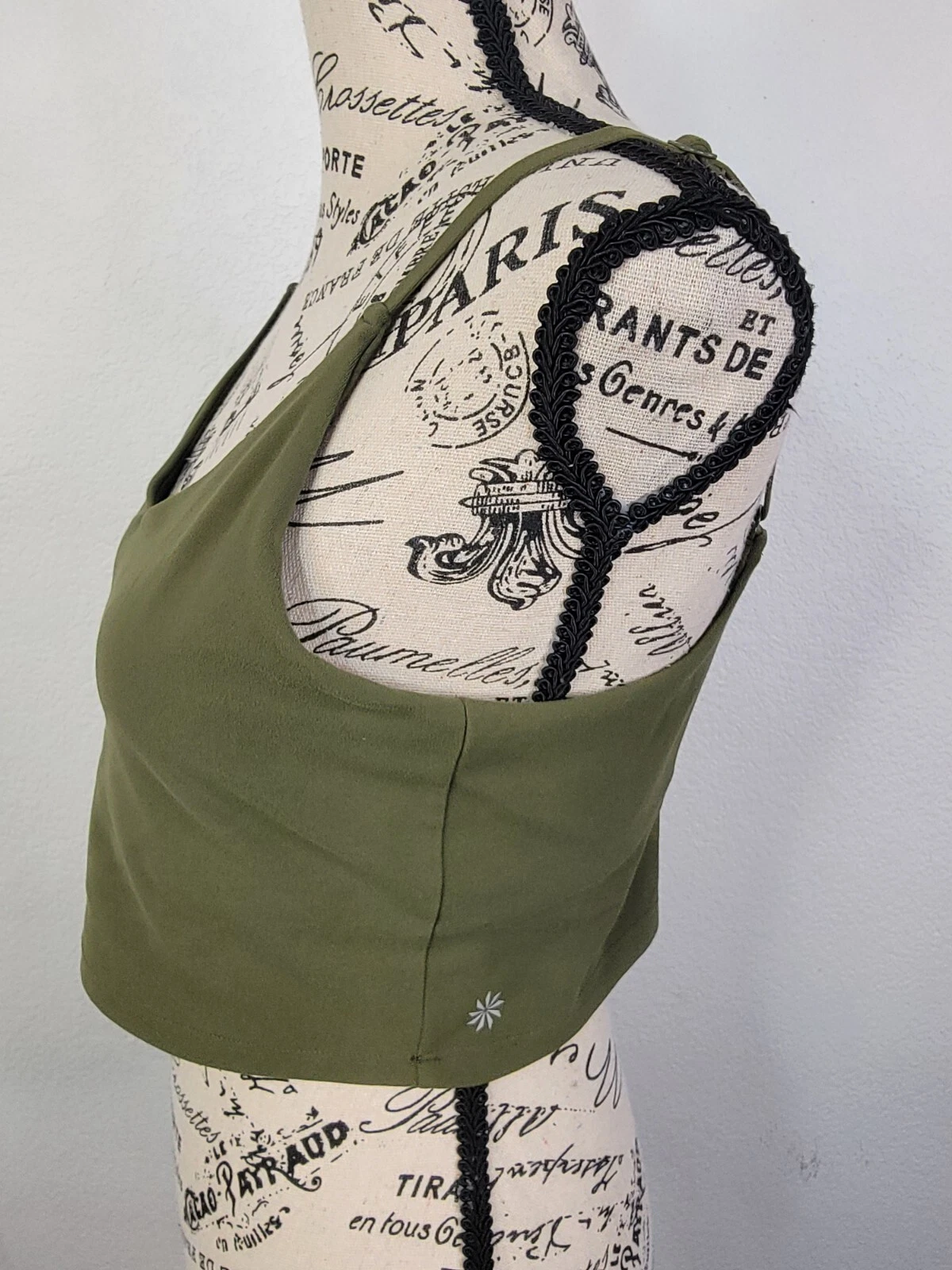 athleta crop adjustable removable pads sport bra tank-top