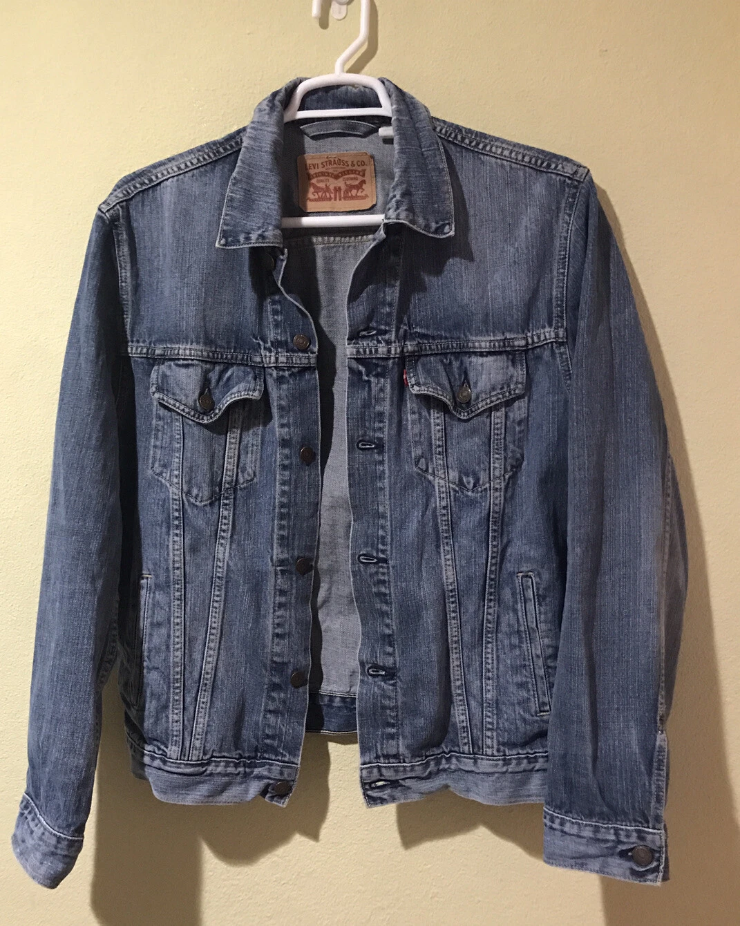 Levi's Men Classic Jean Denim Trucker Jacket Size Large Pockets i